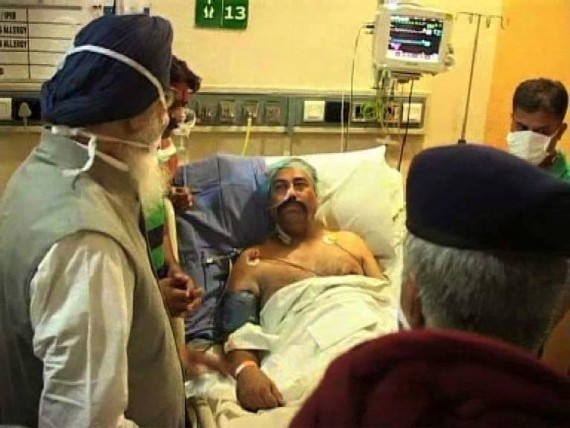 Parkash Singh Badal and Sumedh Saini visits Harminder Soni at Amritsar Hospital