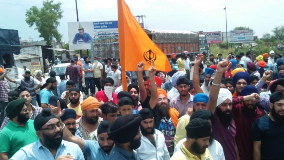 Sikhs protest against removal of posters of Sant Jarnail Singh Bhindranwale by Jammu Police