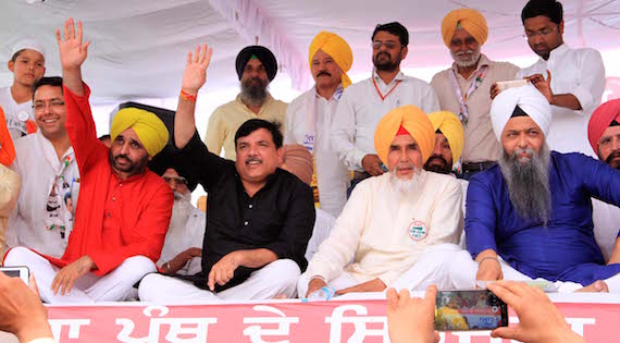 AAP state president Sucha Singh Chhotepur, MP Bhagwant Mann, Prof Baljinder Kaur and other party leaders in Talwandi Sabo on occasion of Vaisakhi,on Wednesday.Photo Source: Aam Aadmi Party