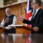 UK PM Keir Starmer (R) and Indian PM Narendra (L)