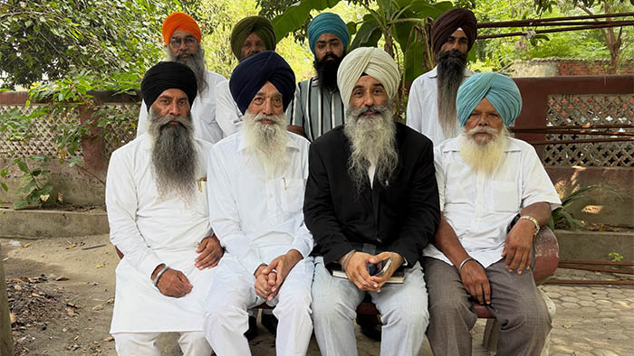 Advocate Jaspal Singh Manjhpur with Bhai Narien Singh Chaura and others.