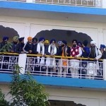 Bhai Gurbaksh Singh Khalsa with Giani Gurbachan Singh and others while declaring the final decision (December 25, 2013)