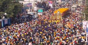 Nagar Kirtan from Gurdwara Fatehgarh Sahib to Gurdwara Jyoti Saroop Sahib (December 27, 2013) Nagar Kirtan from Gurdwara Fatehgarh Sahib to Gurdwara Jyoti Saroop Sahib (December 27, 2013)