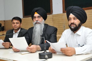 Advocate Navkiran Singh and others addressed a Press Conference at Chandigarh (April 15, 2013) Advocate Navkiran Singh and others addressed a Press Conference at Chandigarh (April 15, 2013)