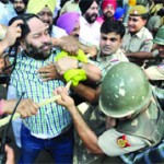 A view of protest by Badal Dal leaders & workers