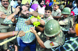 Badal Dal Protest A view of protest by Badal Dal leaders & workers