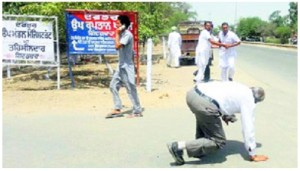Badal Dal Sarpanch thrashes SDO