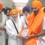 Baba Ajit Singh presenting directory to Bhai TIrlochan Singh son of Shaheed Bhai Amrik Singh Baba Ajit Singh presenting directory to Bhai TIrlochan Singh son of Shaheed Bhai Amrik Singh