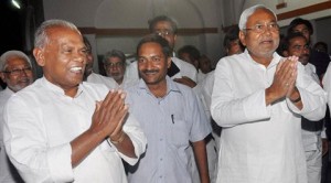 Former Bihar CM Nitish Kumar (R) with Chief Minister Jitanram Manjhi (L) at the CM residence in Patna.