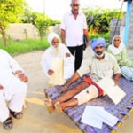 Jaswinder Singh, who was attacked by land mafia, with his family members at Loriya village near Bhuj in Gujarat.