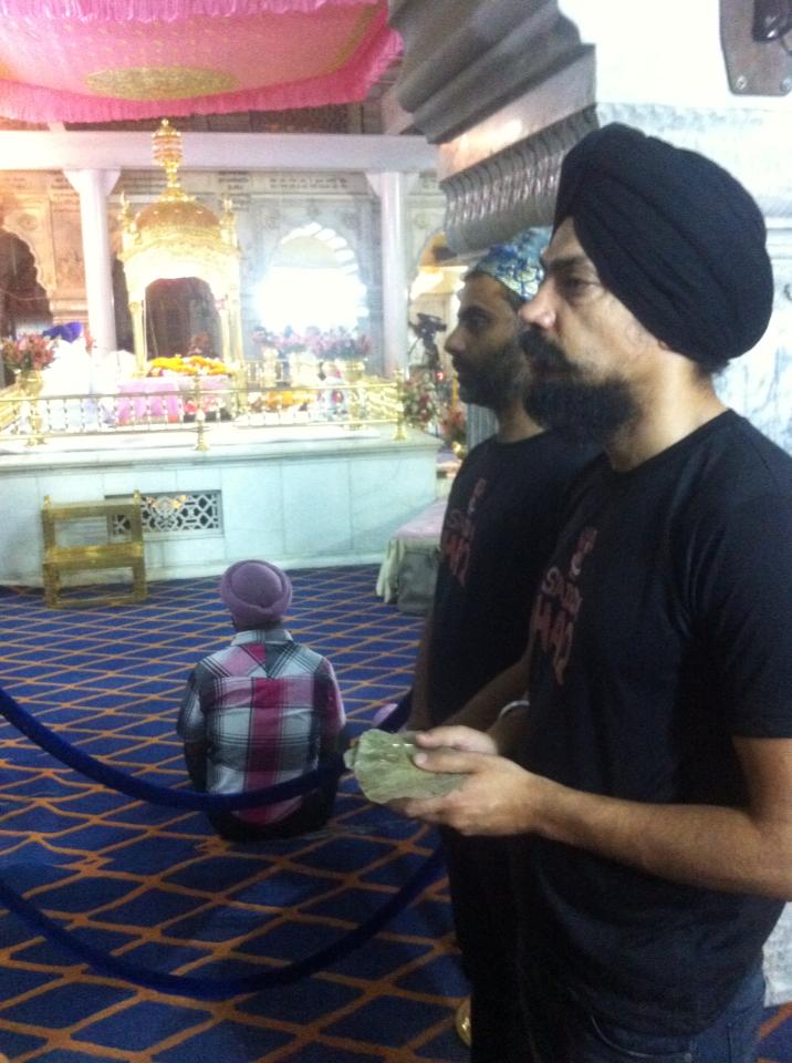 Kuljinder Sidhu and Dinesh Sood at Gurudwara Sis Ganj Sahib (April 26, 2013)