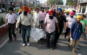 Sikhs protesting against Ramdev at Jalandhar