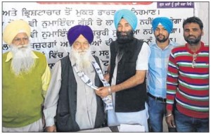 Former MP Tarlochan Singh Tur joins AAP